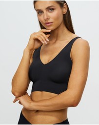 Calvin Klein - Invisibles Comfort Lightly Lined V-Neck Bralette
