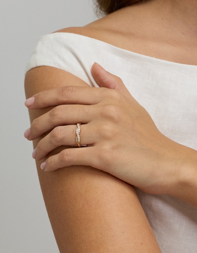 Michael Hill - 0.16TW Round Brilliant Laboratory-Grown Diamond Twist Wedding Ring in 14kt Yellow Gold