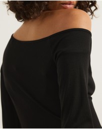 Atmos&Here - Samantha Off-Shoulder Rib Top