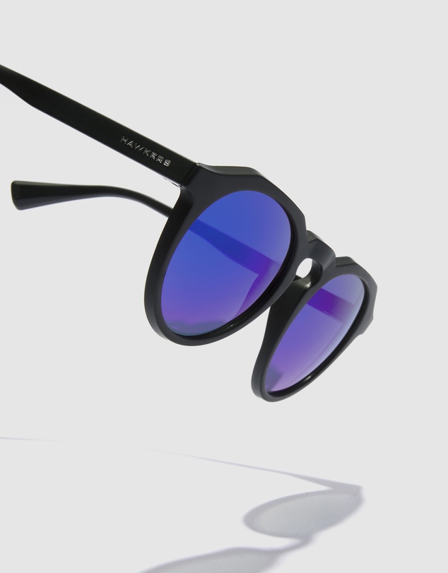 Hawkers Co - HAWKERS Black Blue Warwick Raw Sunglasses for Men and Women UV400