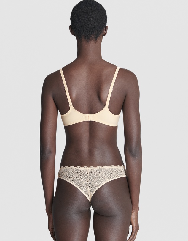 Simone Perele - Escale Tanga
