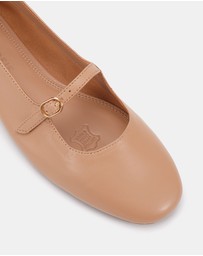 Miss Sofie - Ledger Flats