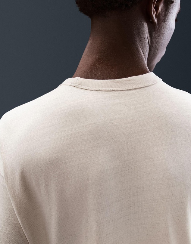 Nike - Sportswear Premium Essentials T-Shirt