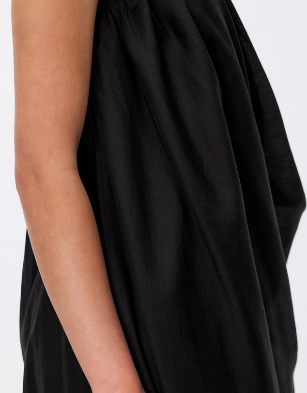 Minima Esenciales - Lana Draped Maxi Dress