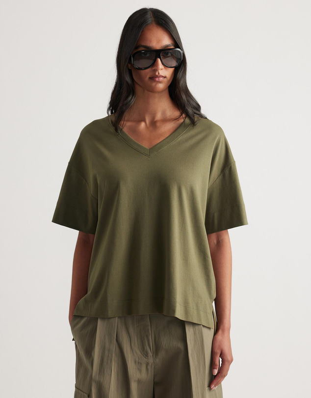 Decjuba - Selena Boxy V Neck Tee