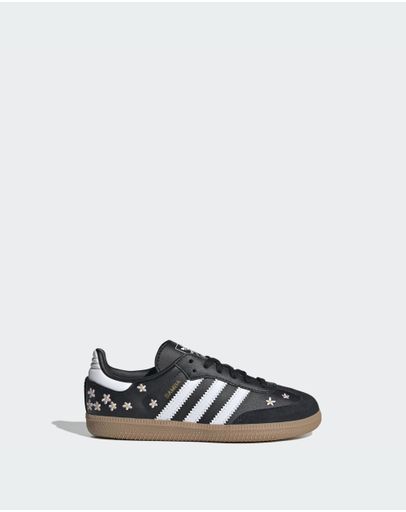 Core Black / Cloud White / Gum