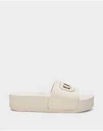 GUESS - Dreya Slides