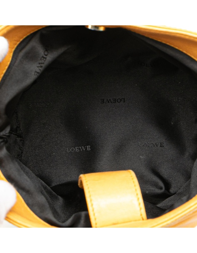 Pre-Loved by Azura Reborn - Pre-Loved loewe Elegant Leather Shoulder Bag for Everyday Use and Stylish Look