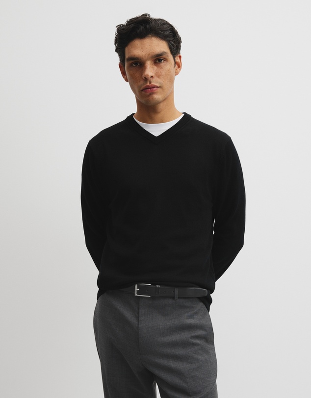 Country Road - Merino Wool V-neck Knit