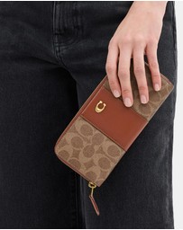 Coach - Coated Canvas Signature Essential Slim Accordion Zip
