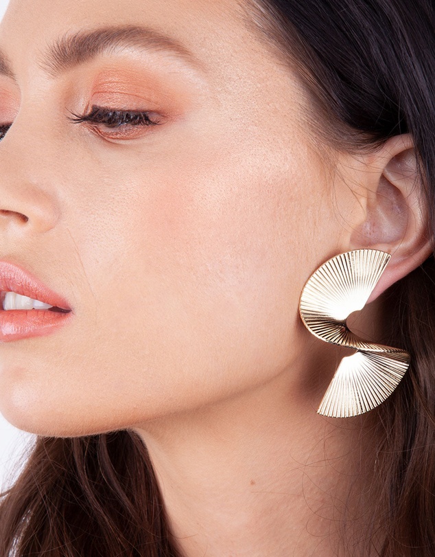 Lovisa - Gold Corrugated Swirl Statement Stud
