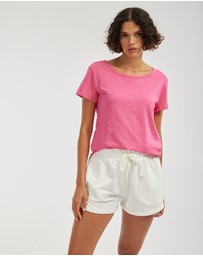 Amelius - Fallon Rounded Hem Tee