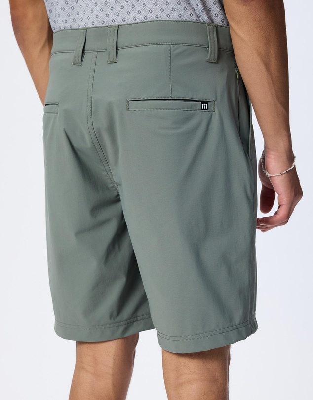 TravisMathew - Hero Hour Golf Shorts 8in