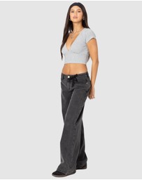 EDIKTED - Deep V Neck Crop Top