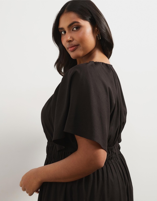 Atmos&Here Curvy - Linen Blend Maxi Dress With Flutter Sleeve