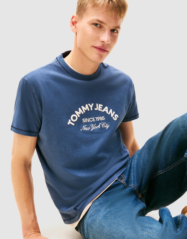 Tommy Jeans - Regular Center Arch Short Sleeve T-Shirt