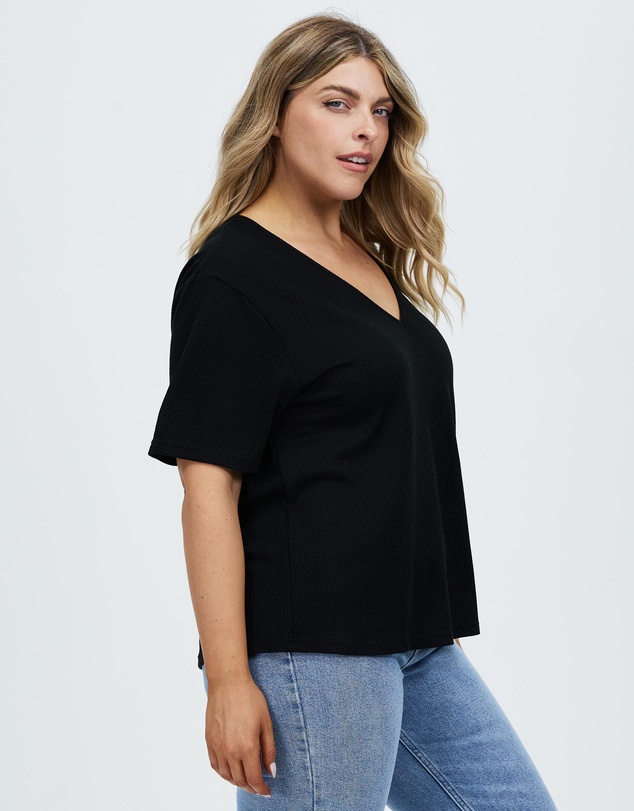 Atmos&Here Curvy - Sasha Waffle V-Neck Tee