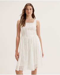 Review - Jolie Lace Dress