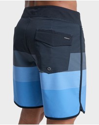 Quiksilver - Mens Surfsilk Scallop 18