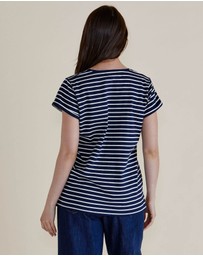 Betty Basics - Ayla V-Neck Tee
