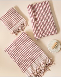 Miss April - Pompom Bath Towel