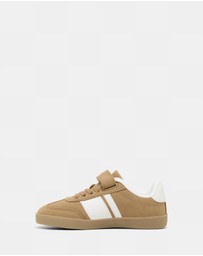 Kicks - Kennedy