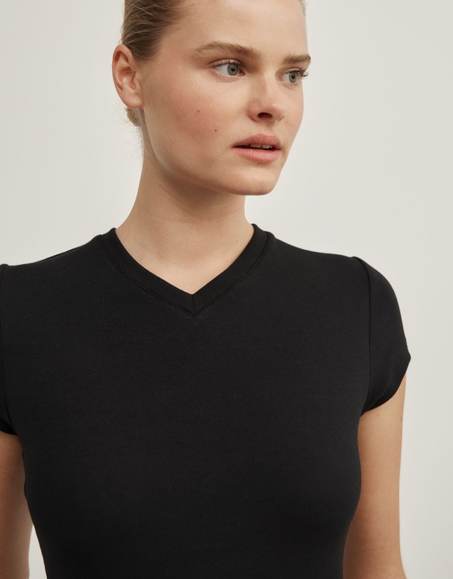 Witchery - High V-neck T-shirt