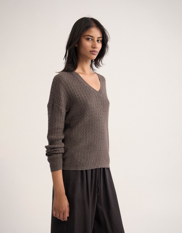 Oxford - Drew Cable V-Neck Knit