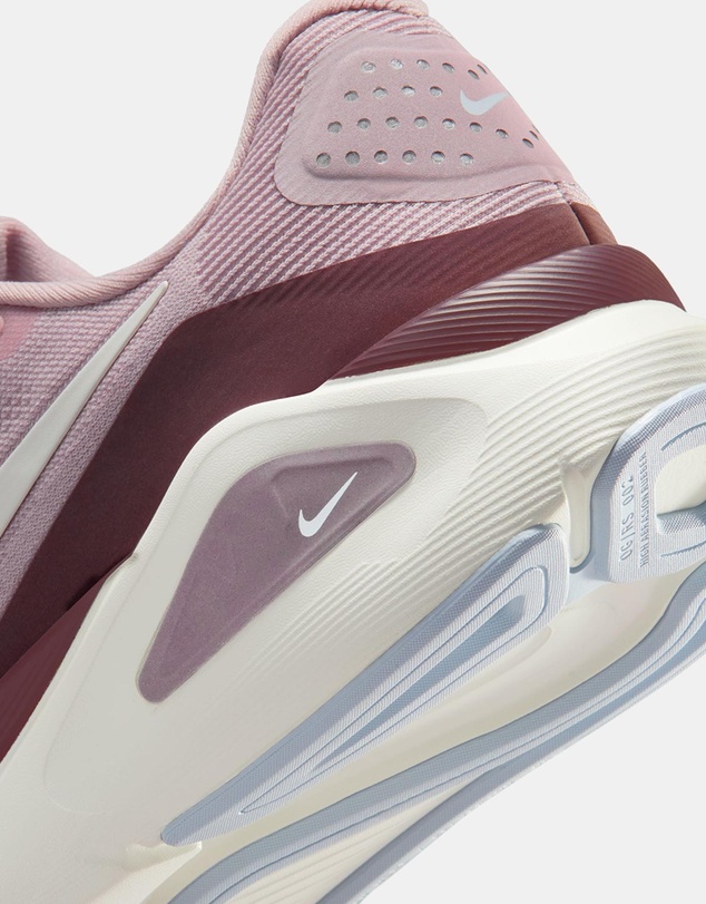 Nike - Structure 26 - Women's