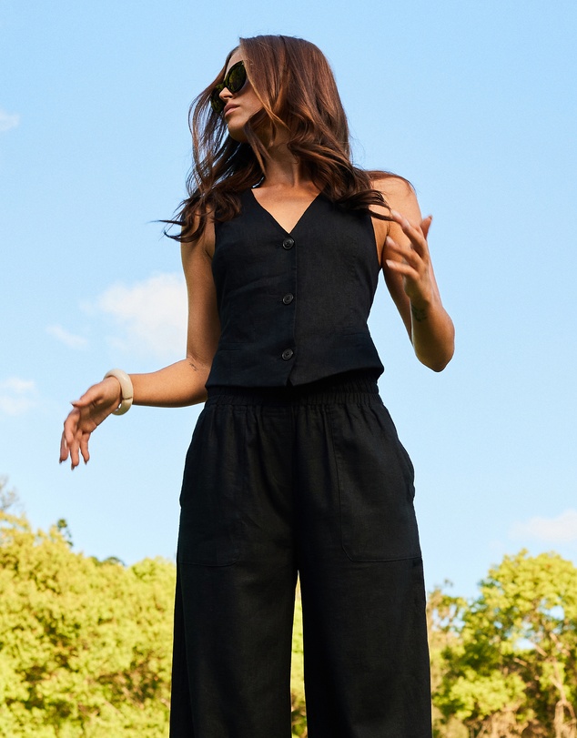 UNE PIECE - Linen V-Neck Vest