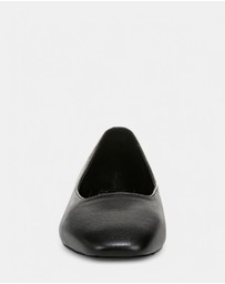 Naturalizer - Chelsea Ballet Flat - Black Leather