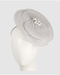 Max Alexander - Silver Flower Racing Fascinator