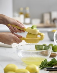 Joseph Joseph - JuiceMax Dual-action Citrus Press (Yellow)