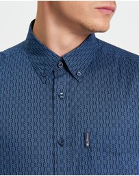 Ben Sherman - Mono Geo Print Shirt